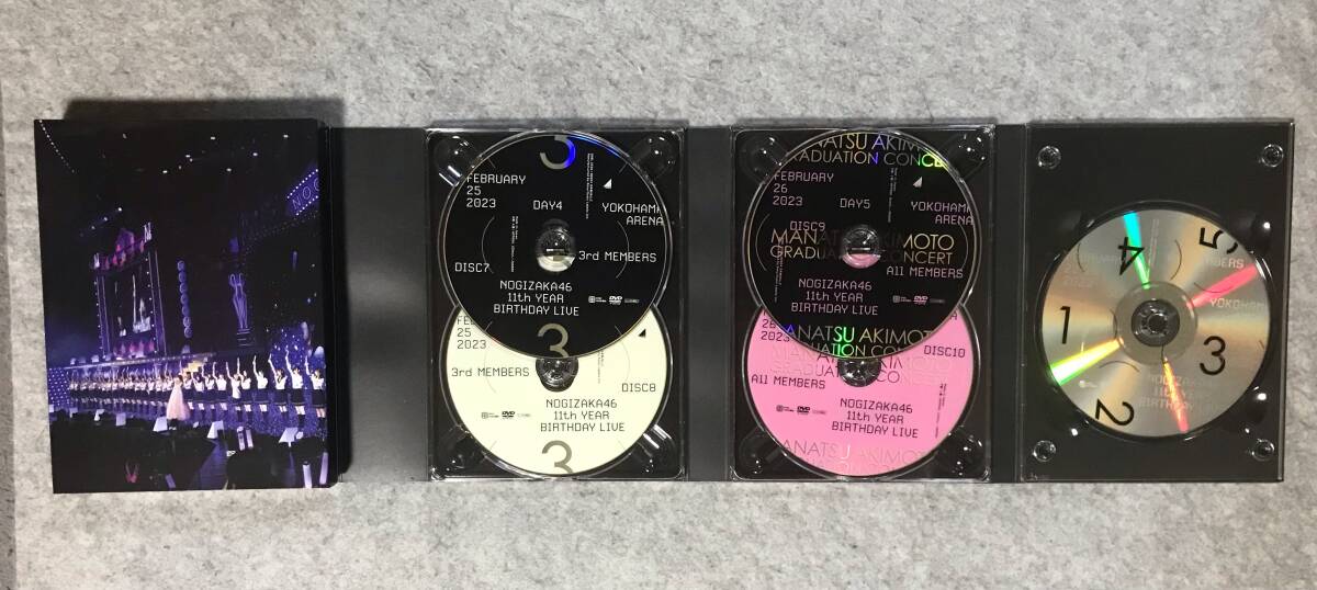乃木坂46 11th YEAR BIRTHDAY LIVE 完全生産限定盤 DVD BOX_開いたところ（DISC-7～DISC-11)