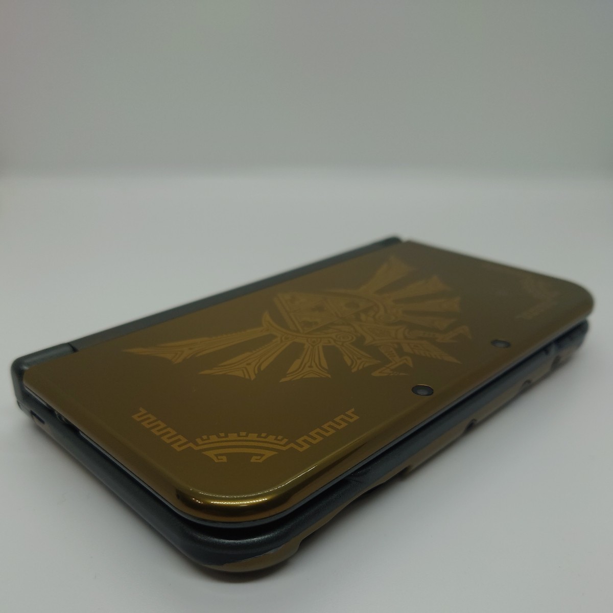 Newニンテンドー3DS LL ハイラル エディション ゼルダの伝説8本内蔵 Newニンテンドー3DS LL ハイラル エディション ゼルダの伝説8本内蔵