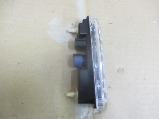 ルーミー M900A 右フォグランプ LEDイルミネーションランプ付 81210-B1090_画像8