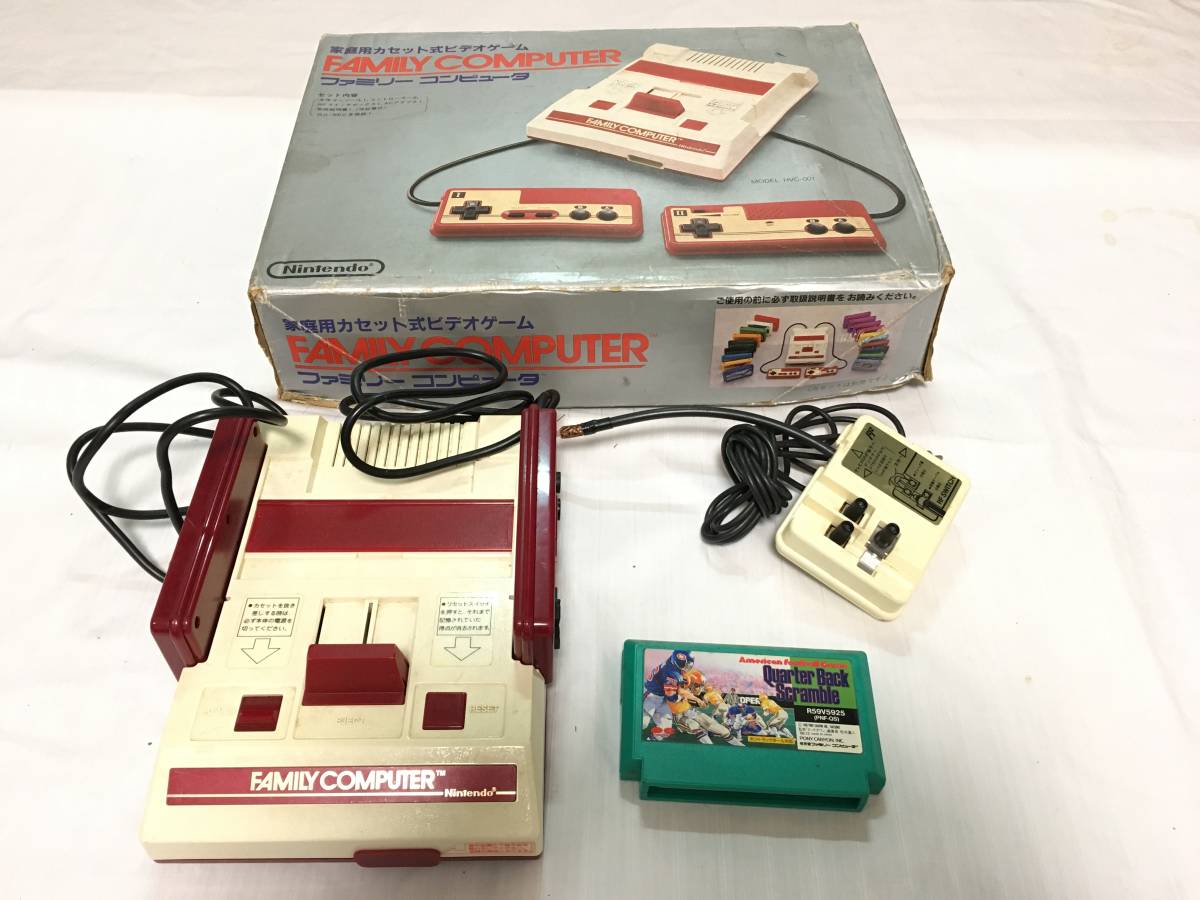 中古 任天堂 初代 ファミリーコンピューター HVC-001 動作未確認 欠品あり ジャンク 部品どり おまけソフト一本 quarter back scramble_画像1