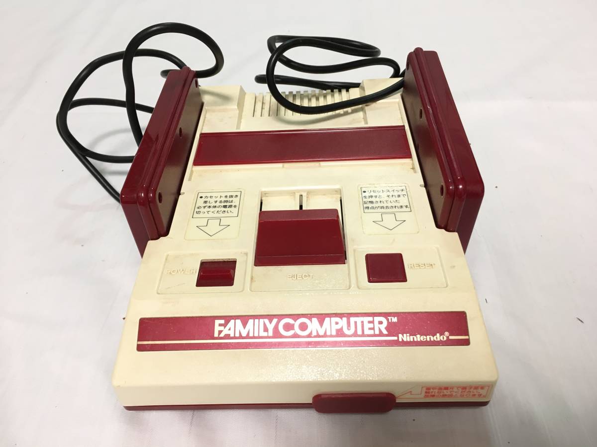 中古 任天堂 初代 ファミリーコンピューター HVC-001 動作未確認 欠品あり ジャンク 部品どり おまけソフト一本 quarter back scramble_画像2