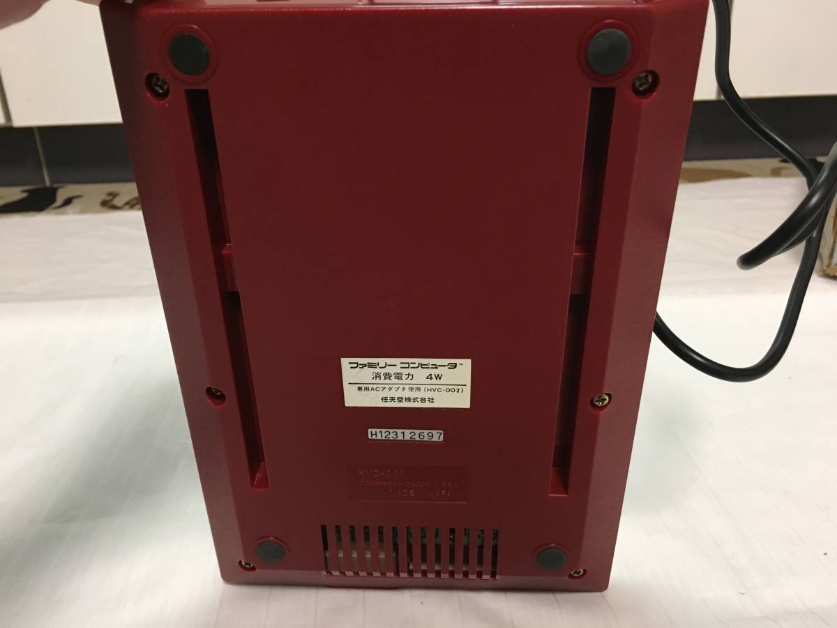 中古 任天堂 初代 ファミリーコンピューター HVC-001 動作未確認 欠品あり ジャンク 部品どり おまけソフト一本 quarter back scramble_画像6