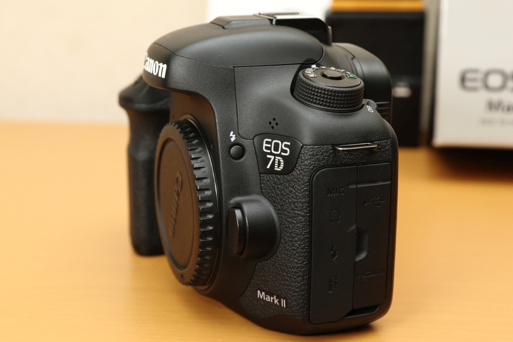 美品 CANON EOS 7D Mark II ボディ_画像3