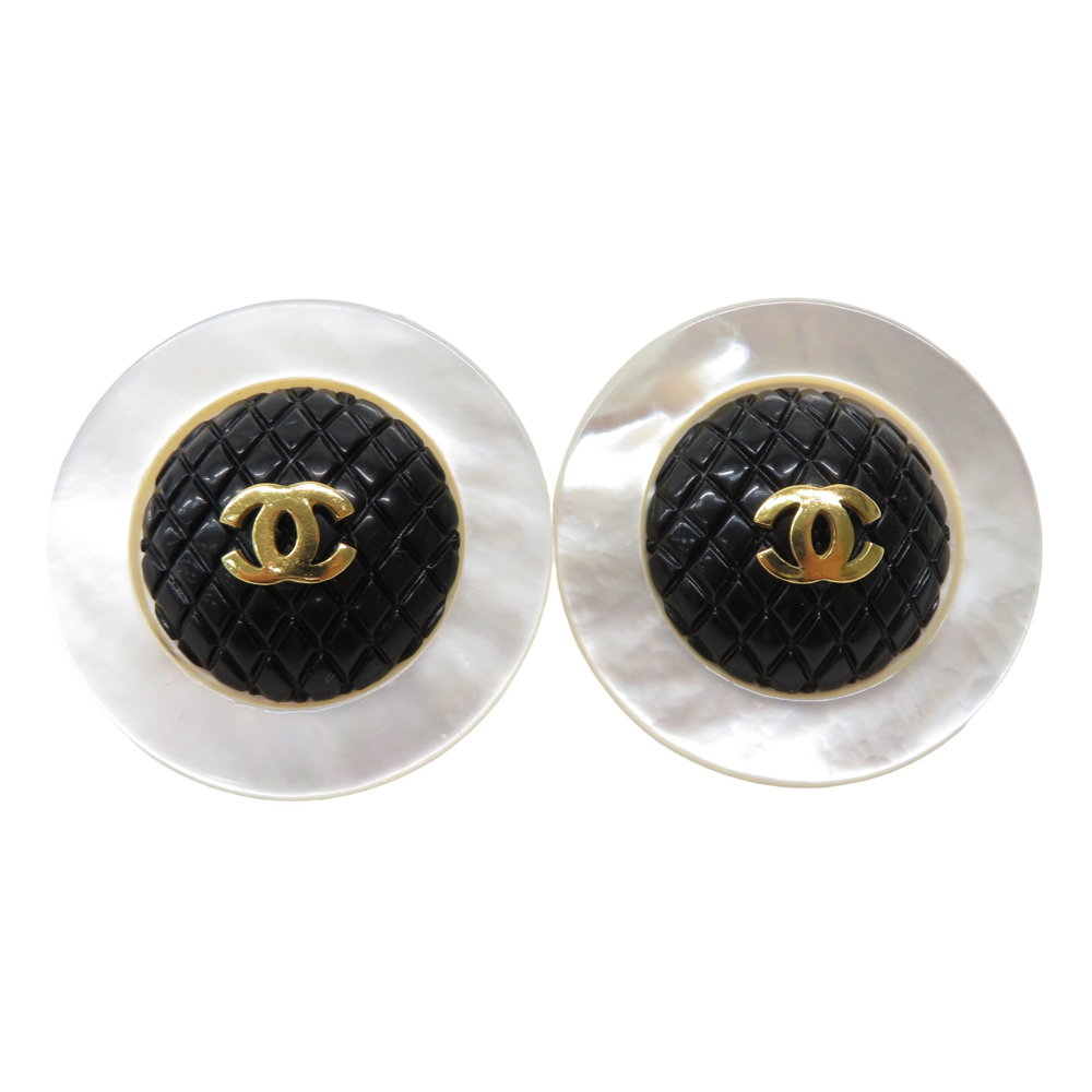 CHANEL シャネル マトラッセ シェル イヤリング ブラック系 [240001961294]