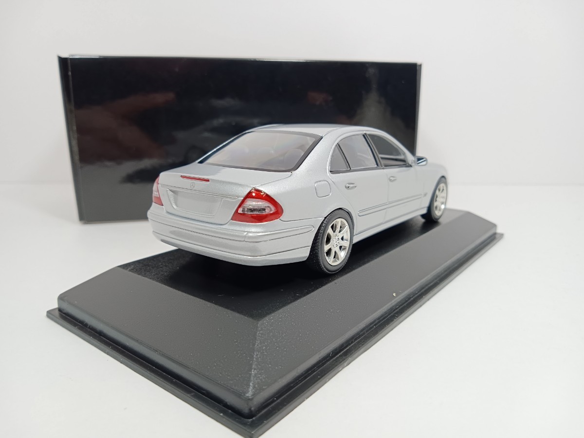 中古品 1/43 メルセデスベンツ Eクラス W211 後期 2007 シルバー_画像2