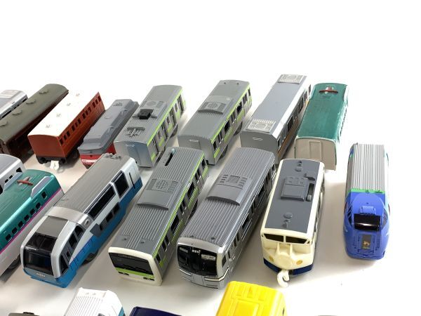 0u1k42B005 TOMY プラレール 車両 約40点 まとめ 大量 電車 列車 新幹線 鉄道 貨車 客車トーマス おもちゃ ホビー トミー ジャンク品_画像7