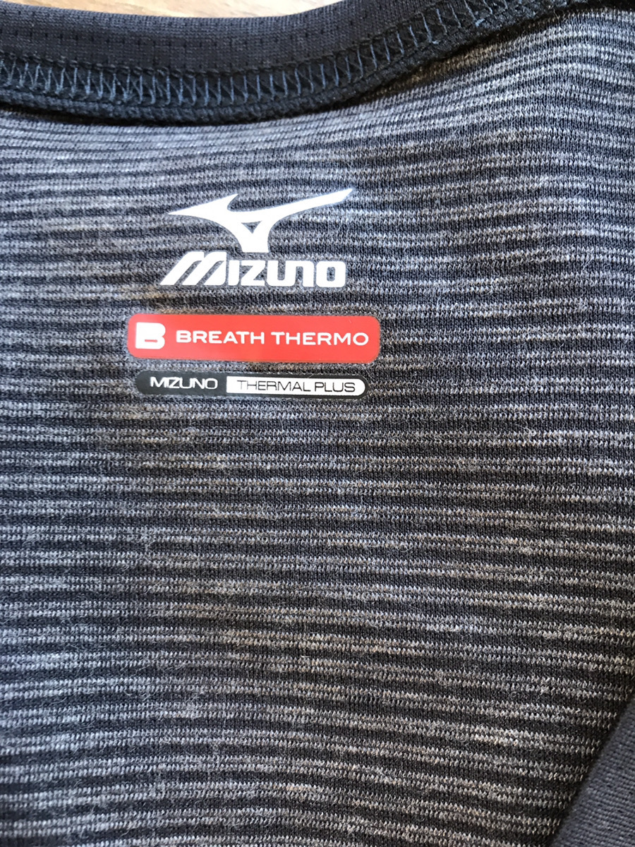 MIZUNO 発熱素材インナーブレスサーモアンダーウェア Vネック 長袖シャツ 防寒 吸湿発熱 肌着 C2JA0610メンズ　M_画像4