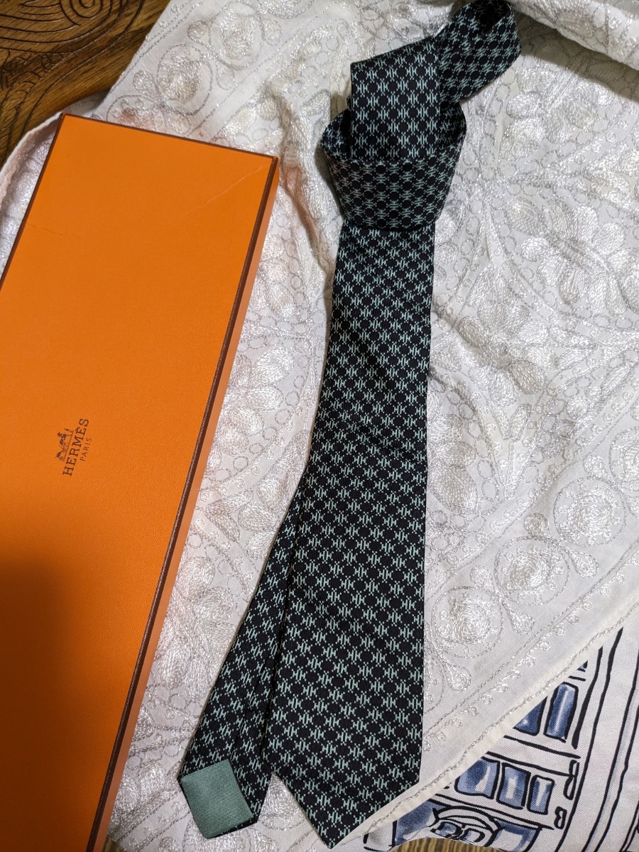 エルメスHERMES シルク100%総柄ネクタイ 未使用_画像1