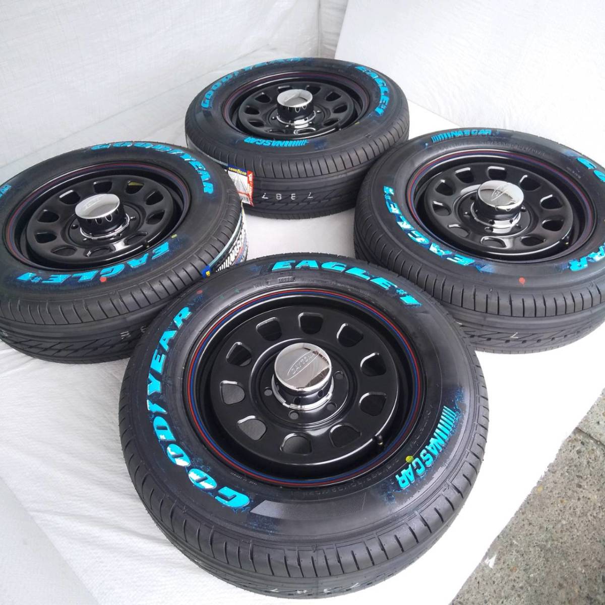 新品 デイトナ 16-6.5J＋38 6-139.7 ブラック タイヤ付4本SET 215/65R16 グッドイヤーナスカー ハイエース200系 (W2166-2)_画像2