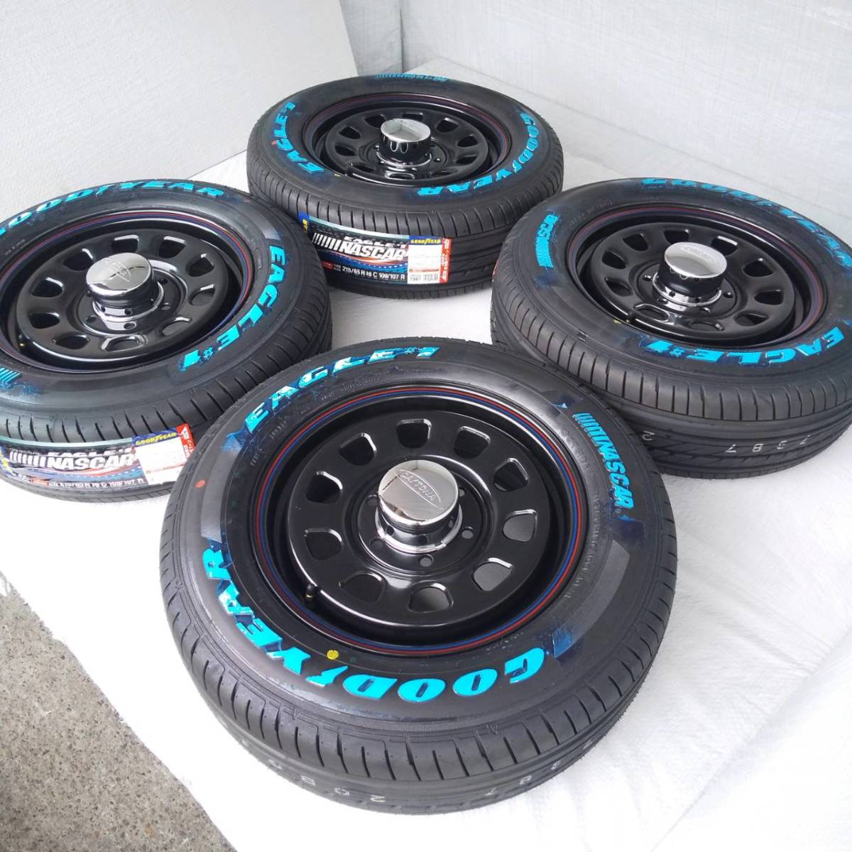 新品 デイトナ 16-6.5J＋38 6-139.7 ブラック タイヤ付4本SET 215/65R16 グッドイヤーナスカー ハイエース200系 (W2166-2)_画像3