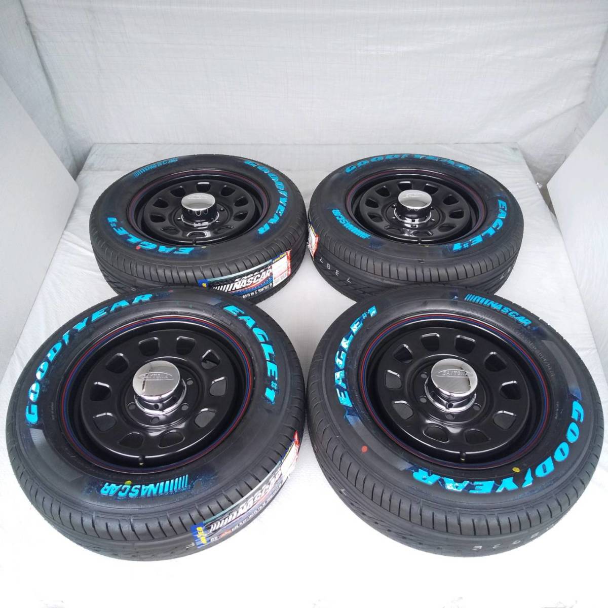 新品 デイトナ 16-6.5J＋38 6-139.7 ブラック タイヤ付4本SET 215/65R16 グッドイヤーナスカー ハイエース200系 (W2166-2)_画像1