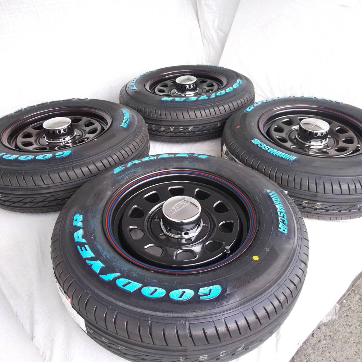 新品 デイトナ 15-6.5J＋40 6-139.7 ブラック タイヤ付4本SET 195/80R15 グッドイヤーナスカー ハイエース200系 (W0019-2)_画像3