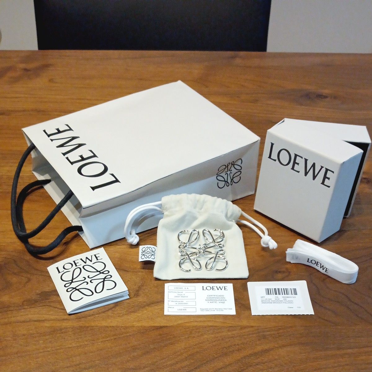 新品未使用品 LOEWE ロエベ アクセサリー ブローチ 金属素材 新品未使用品 LOEWE ロエベ アクセサリー ブローチ 金属素材