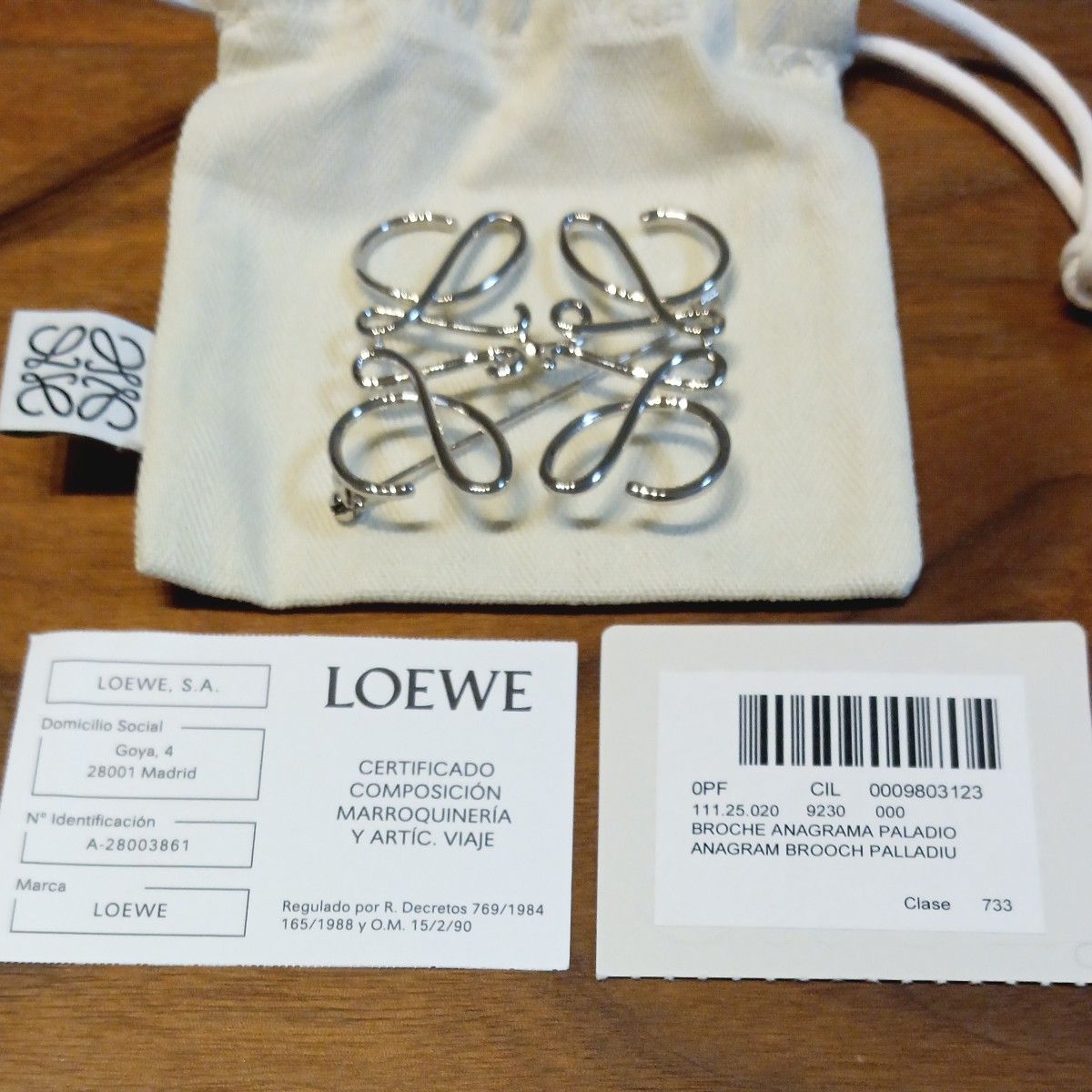 新品未使用品 LOEWE  ロエベ アクセサリー ブローチ 金属素材 パラジウム シルバー アナグラム 元箱＋紙袋