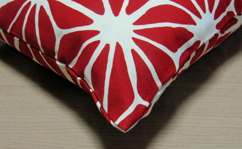刺し子柄（赤）日本製ピロケース　35×５０cm