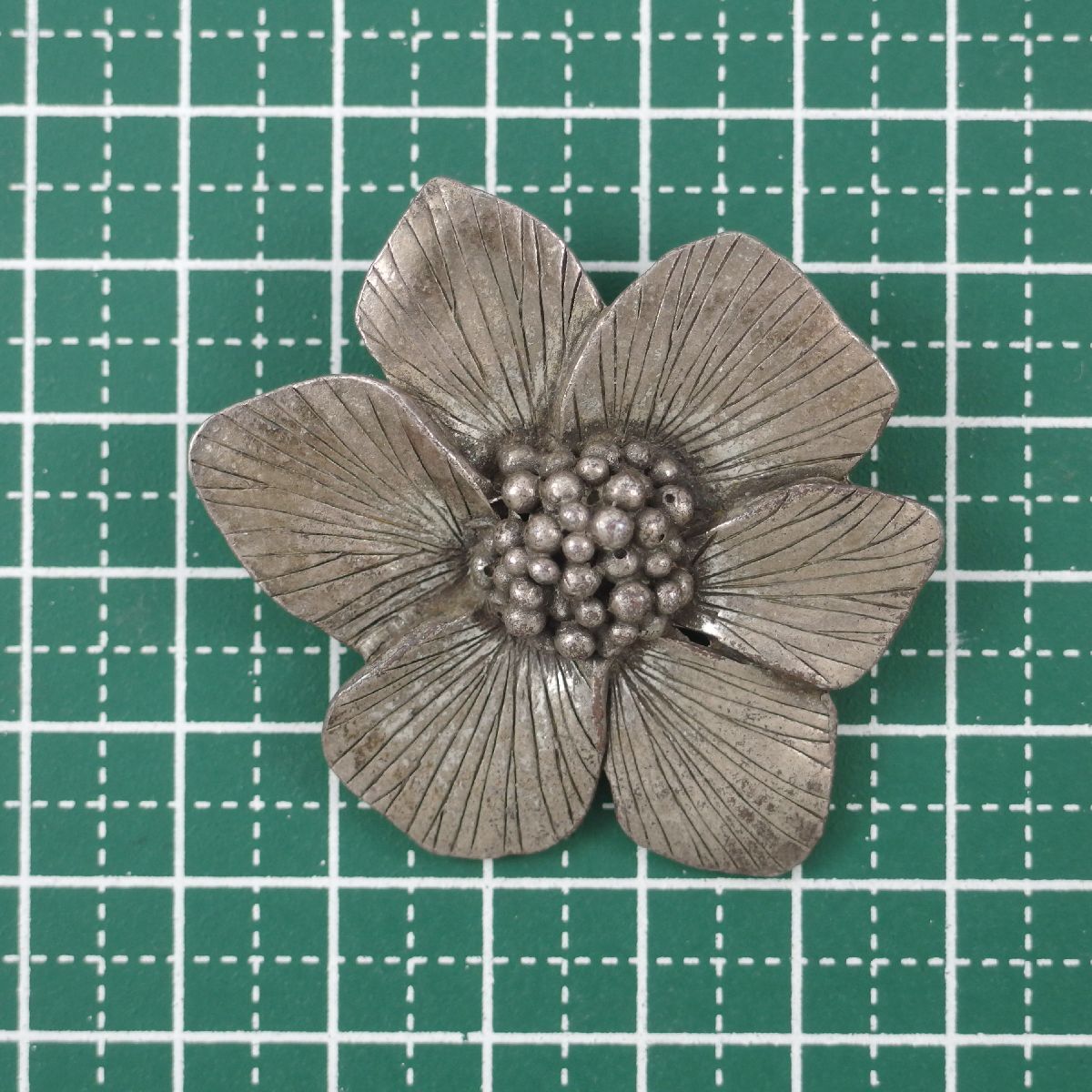 UK1463*[MIRACLE]* flower motif flower * miracle Celt England * Vintage brooch *
