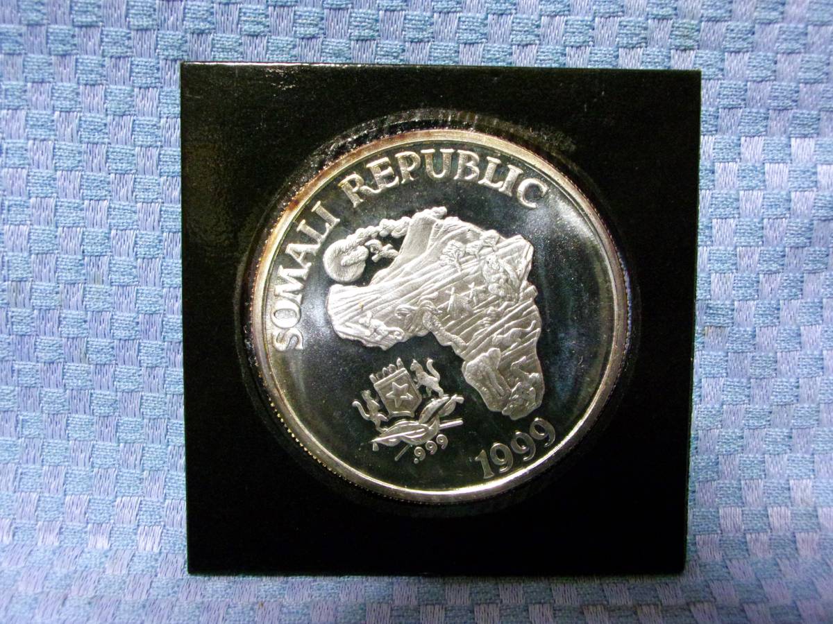 アフリカ1999年シルバー999★ソマリア銀貨１０ドル純銀１オンス３１ｇ１oz★アフリカンモンキー紙ホルダー入の画像1