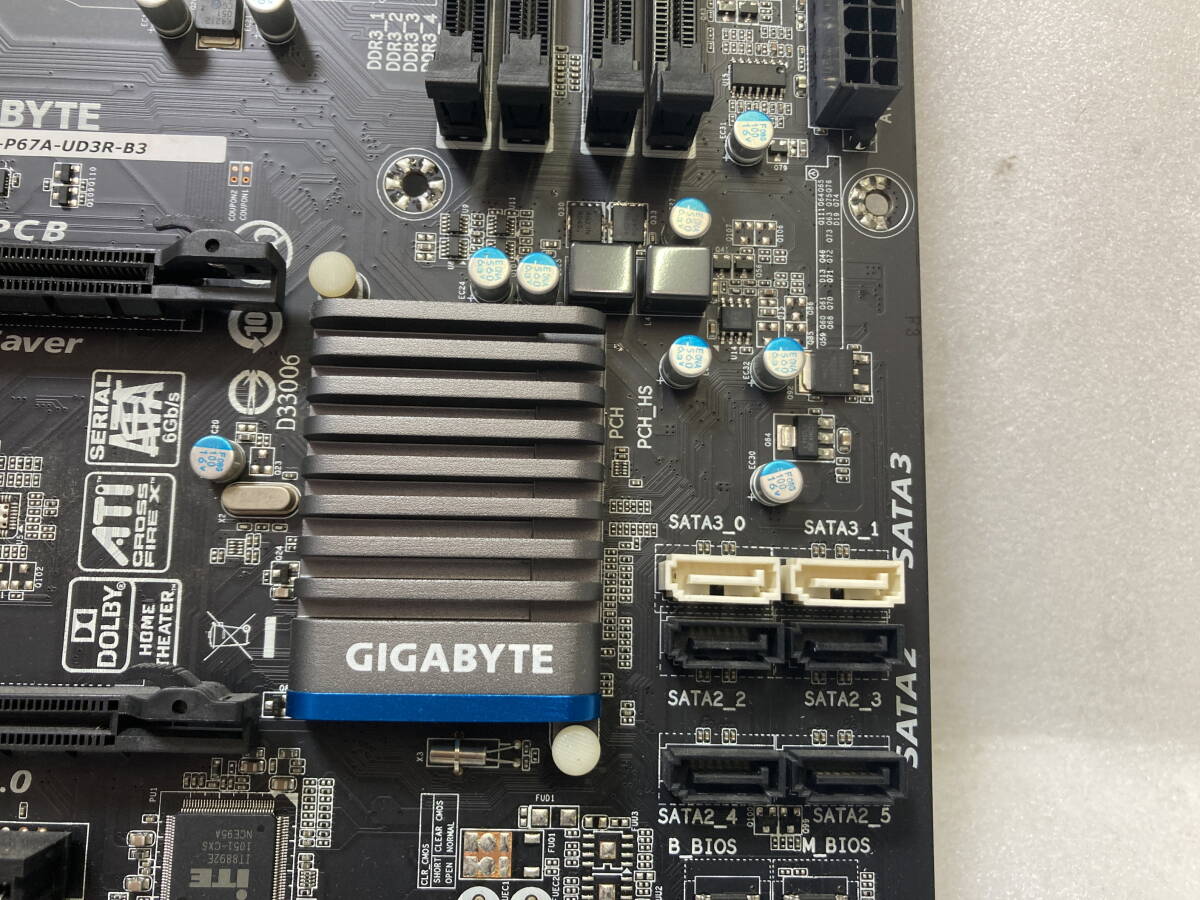 ☆GIGABYTE GA-P67A-UD3R-B3 LGA1155 マザーボード ギガバイト 現状☆の画像5