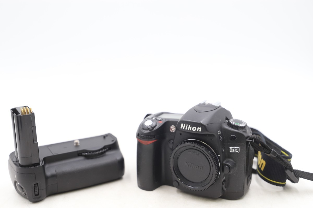Nikon ニコン デジタル一眼レフ D80/マルチパワーバッテリーパック MB-D80 2点セット（D2314）_画像1
