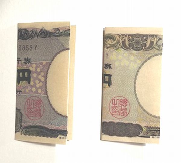 【SKD】手品・ジョークマジック・ビックリ・３千円札・３万円札・合計4枚 の画像1