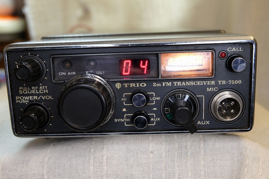 現状渡し　TRIO　TR-7500 144MHz FMトランシーバー　通電確認済み_画像1