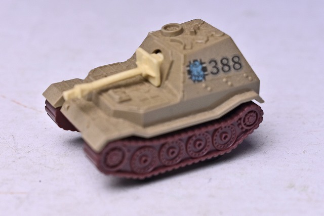 【コンバット チョロＱ】52★ELEFANT GERMAN TANK★NO.C-24★サンドブラウン ツートンカラー★ドイツ軍★1980年代物★TAKARA★タカラ★_画像1