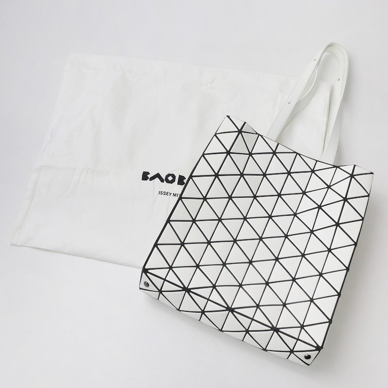 極美品 定価8.8万 バオバオ イッセイミヤケ BAO BAO ISSEY MIYAKE BRICK トートバッグ /ホワイト マット【2400013724906】_画像1