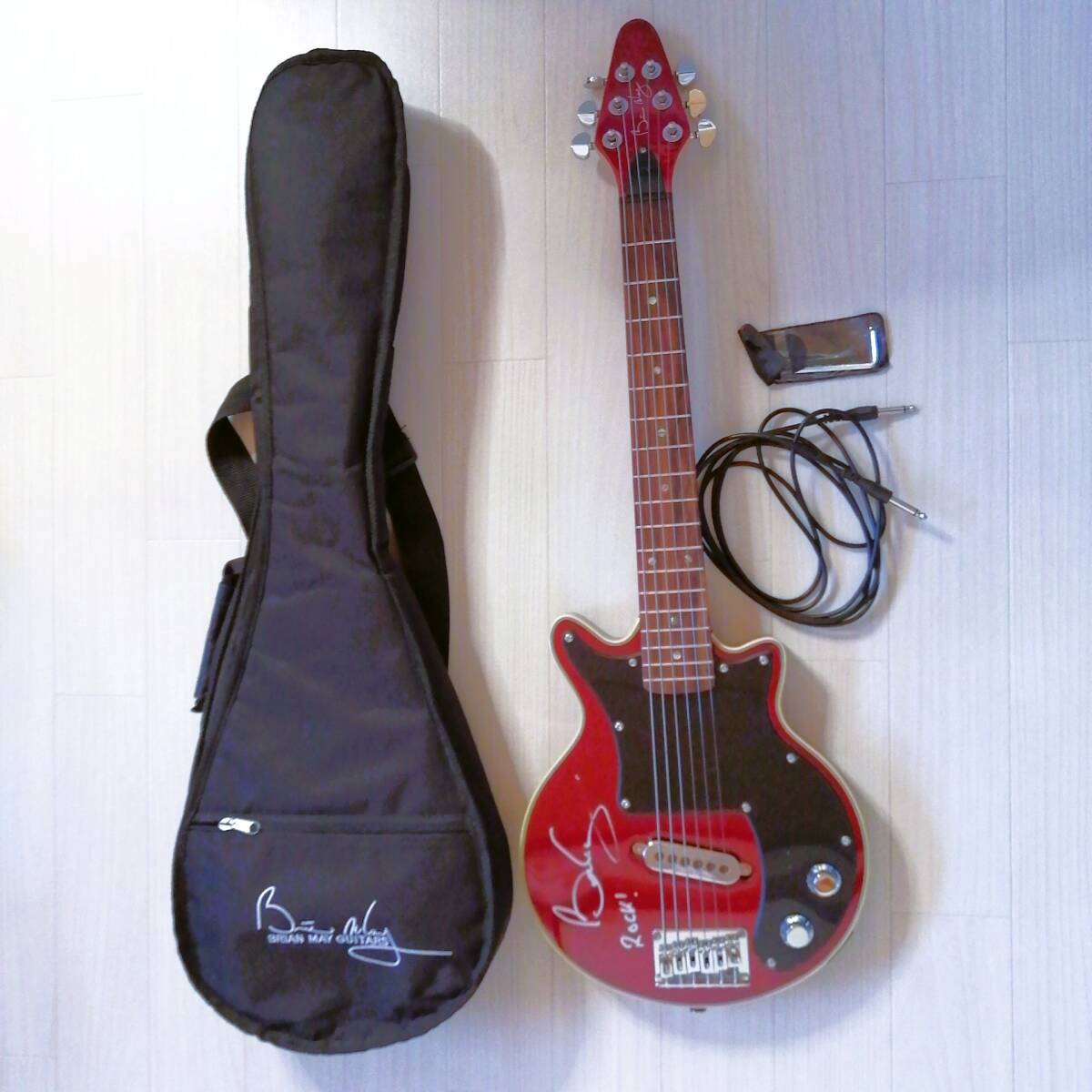Yahoo!オークション - Brian May 直筆サイン入り ギター Guitars Yahoo!オークション - Brian May 直筆サイン入り ギター Guitars
