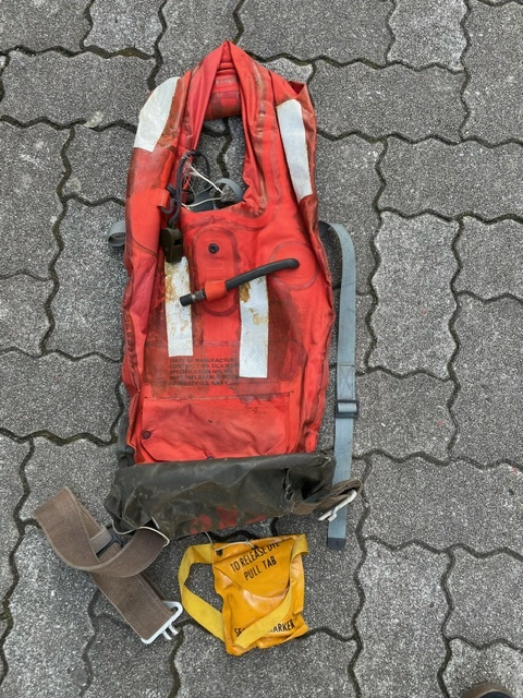 米軍放出品　LPP-1A LIFE PRESERVER BAG 80年代　救命胴衣 navy 送料無料_画像1