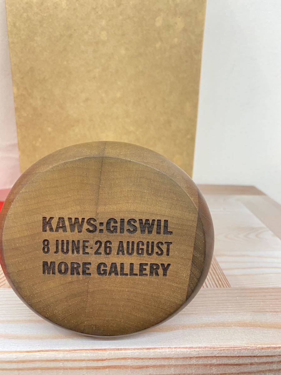 KAWS:GISWIL 8JUNE 26AUGUST MORE GALLERY HAND_画像2