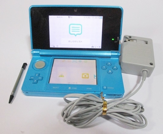 ●● NINTENDO 3DS ●● 本体 ライトブルー タッチペン付き ソフト確認済み 充電器付き 起動可 _画像1