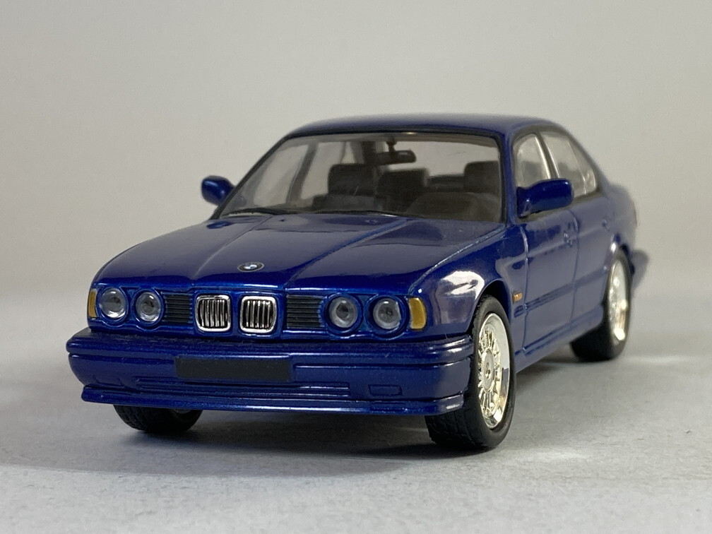 BMW M5 1985 1/43 - デルプラド delprado_画像1