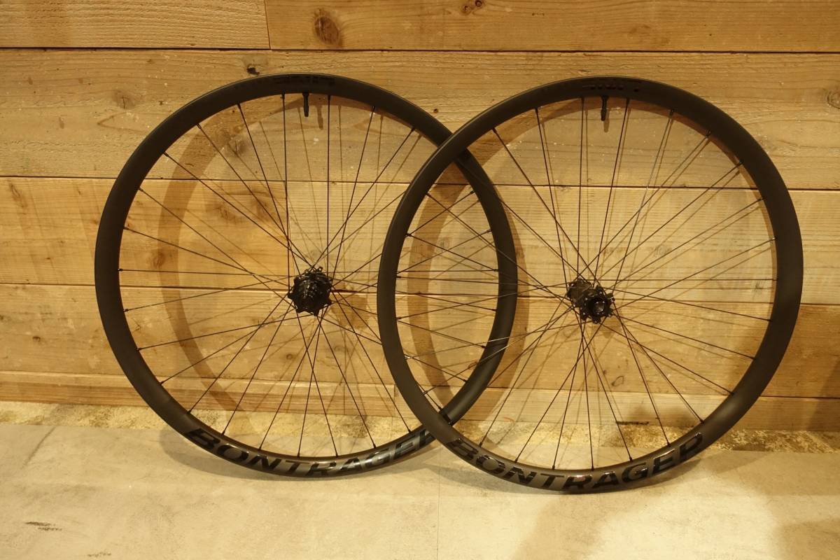 30000円 中古美品 Bontrager Line Pro 30 TLR MTB カーボン 30000円 中古美品 Bontrager Line Pro 30 TLR MTB カーボン