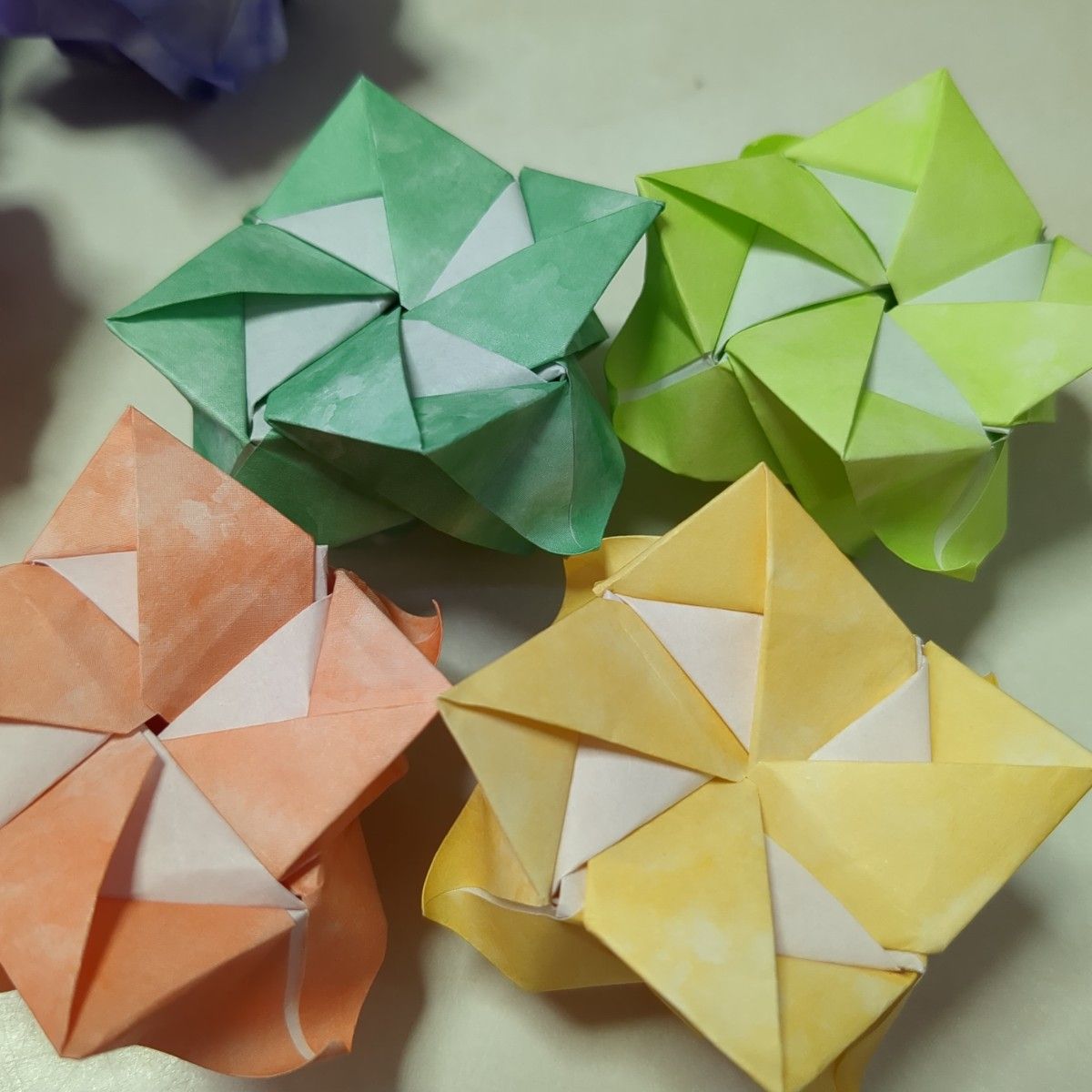 折り紙水彩柄　バラ　8色x3個　計24個