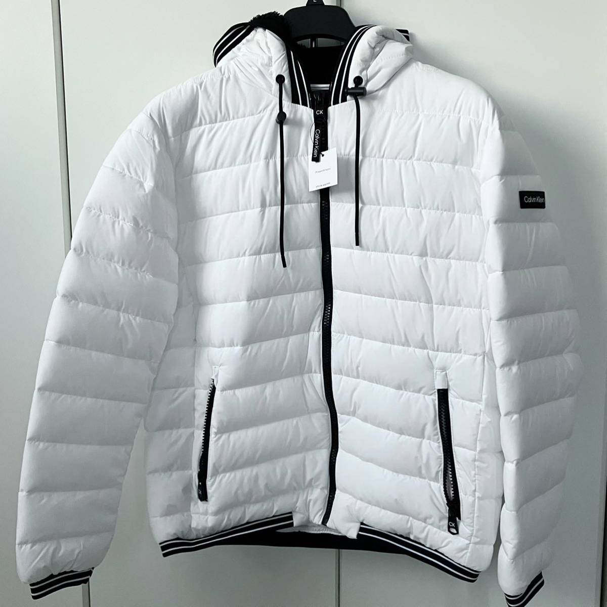 カルバンクライン　Calvin Klein　中綿ジャケット　白　ホワイト　ダウンジャケット　フード付き　Mサイズ