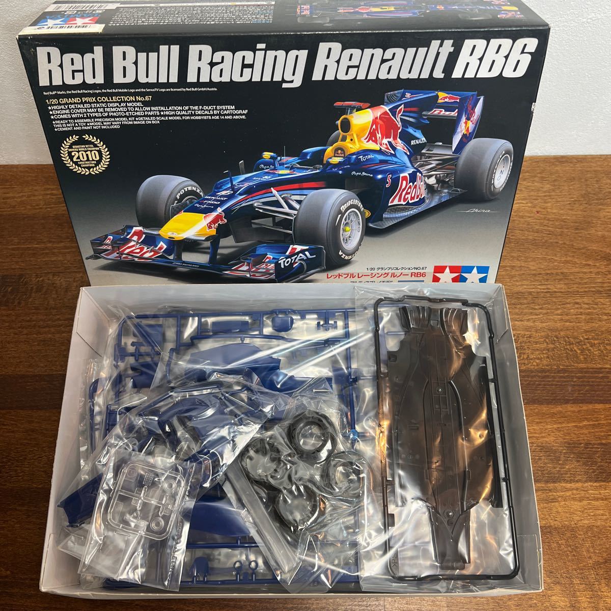 タミヤ 1/20 レッドブル レーシング ルノー RB6 エッチングパーツ付き 未組立_画像4