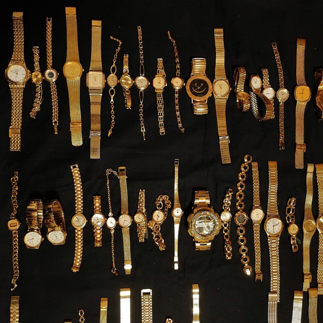 ゴールドカラー腕時計 100本 金色 宝石宝飾ストーン アクセサリー まとめて メンズレディース腕時計 大量 セット kg本点個 ジャンク G10_画像2