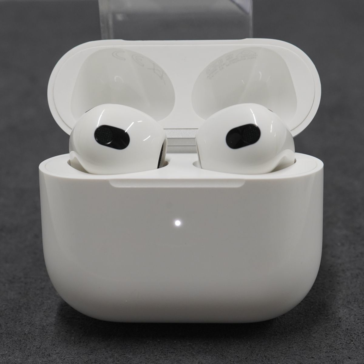 Apple AirPods 第三世代 MagSafe充電ケース付 USED超美品 ワイヤレスイヤホン 耐汗 耐水 MME73J/A 完動品 K V9449_画像1