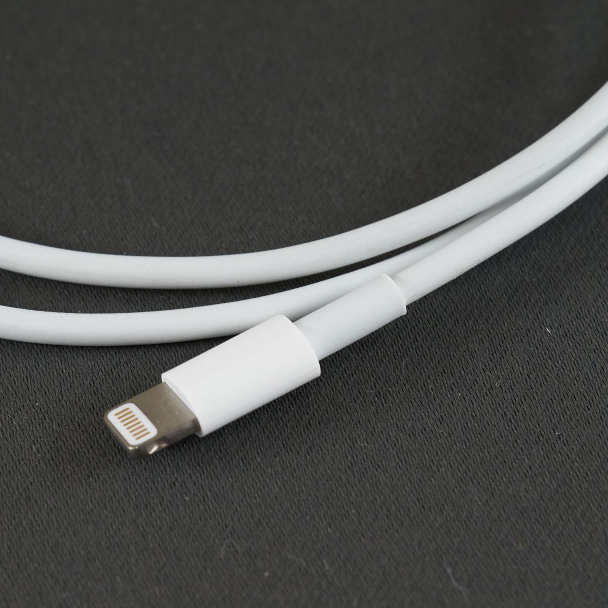 Apple 純正 Lightning USBケーブル 1.0m USED美品 アップル ライトニングケーブル iPhone iPod 完動品 中古 X0665の画像2