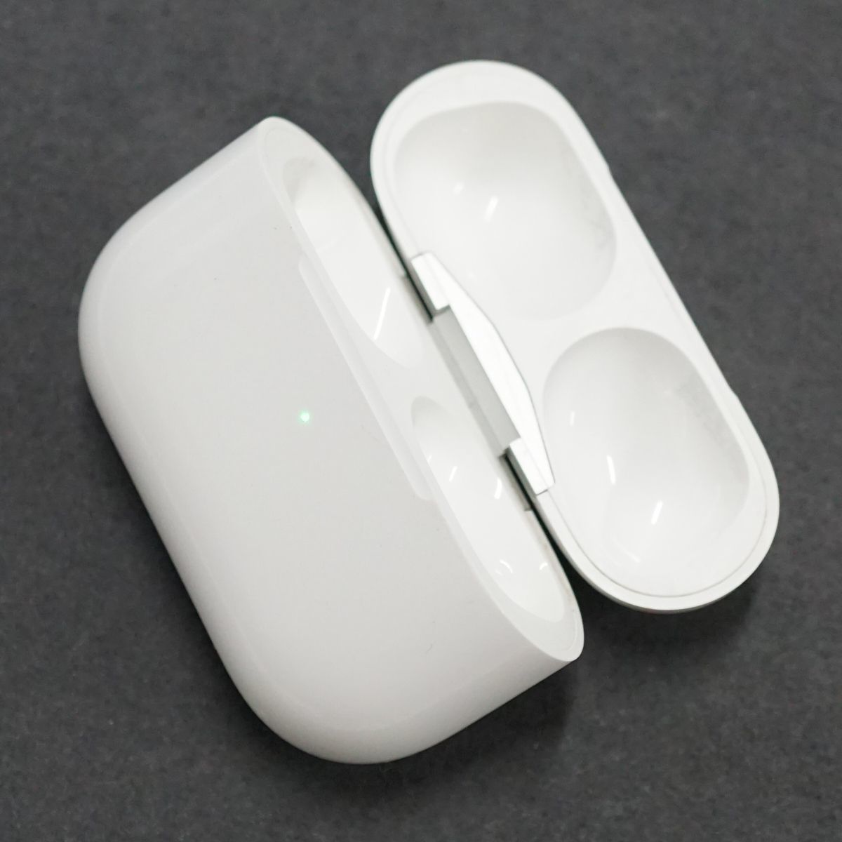 Apple AirPods Pro 充電ケースのみ USED美品 第一世代 イヤホン エアーポッズ プロ Qi MWP22J/A A2190 純正 送料無料 即日発送 V9156の画像4