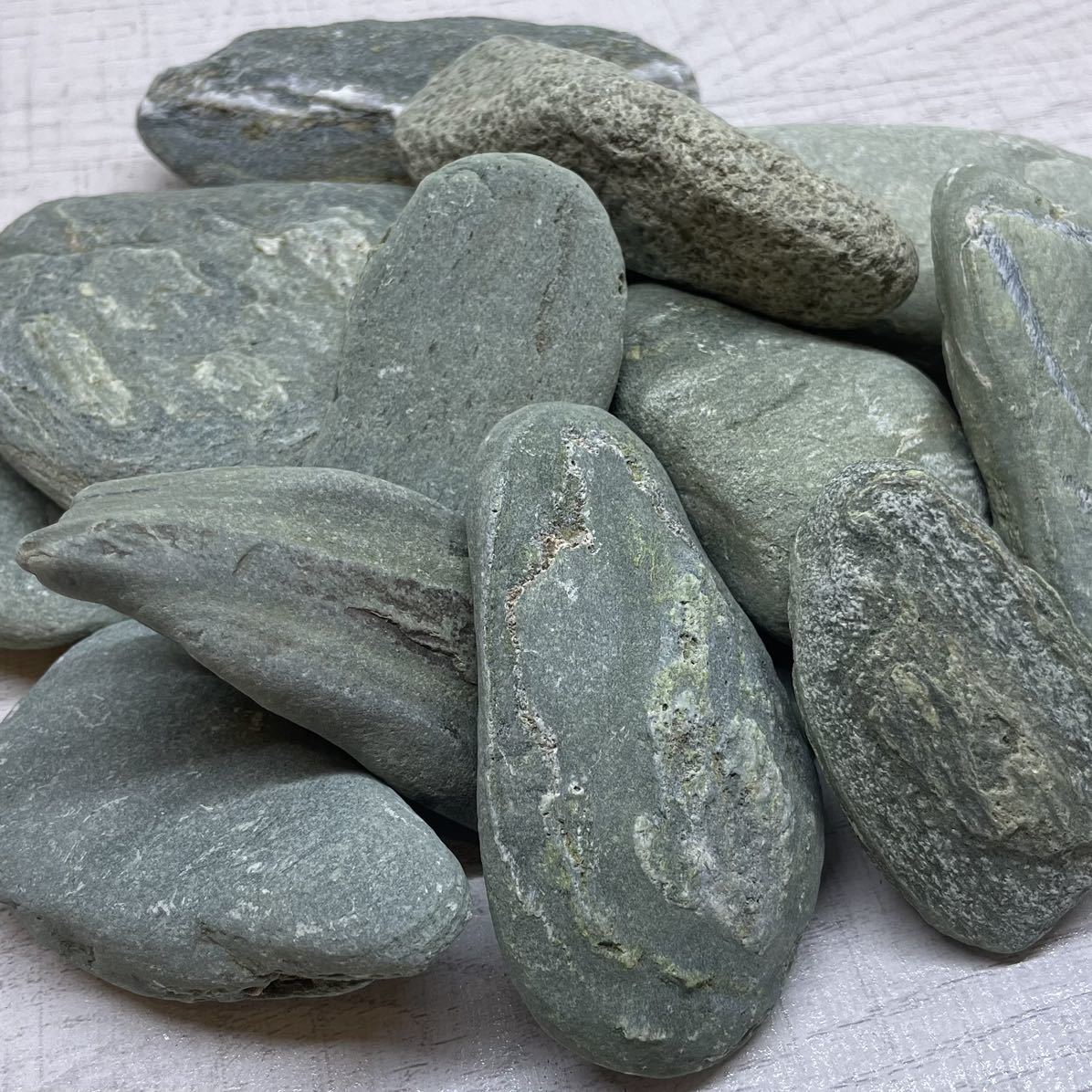 青石【4】2kg 飾り石 レイアウト 水槽用石 水石 鑑賞石天然石 置物 国産 ガーデニング アクアリウムの画像2
