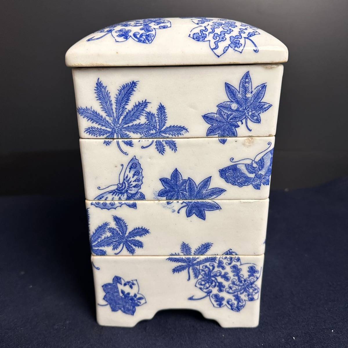 [KJ570] Imari blue and white ceramics multi-tiered food box four step -ply butterfly .. oseti New Year Japanese-style tableware antique old .