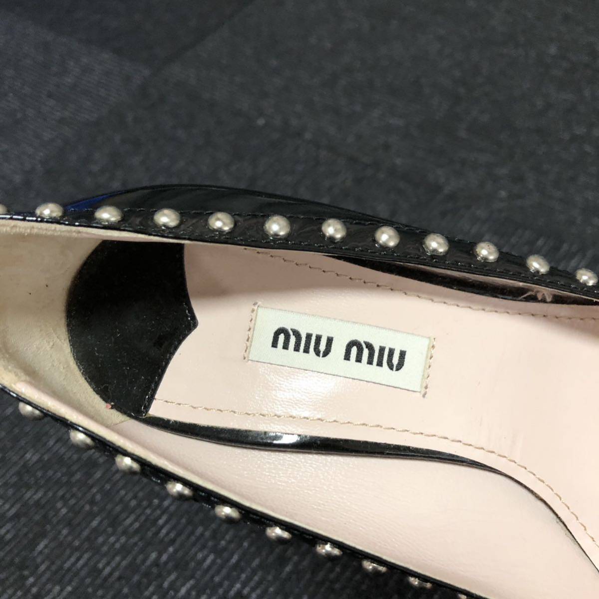 【ミュウミュウ】本物 miumiu 靴 23.5cm スタッズ パンプス カジュアルシューズ エナメルレザー 女性用 レディース 伊製 36 1/2 保存袋 箱_画像9