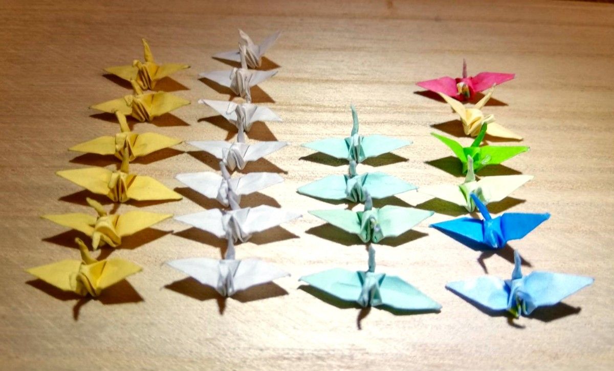 [ハンドメイド 折り紙] 4×4㎝と2×2㎝ 折紙 で作成☆ ミニバラ & 小さい 折り鶴 詰め合わせ　全38個！