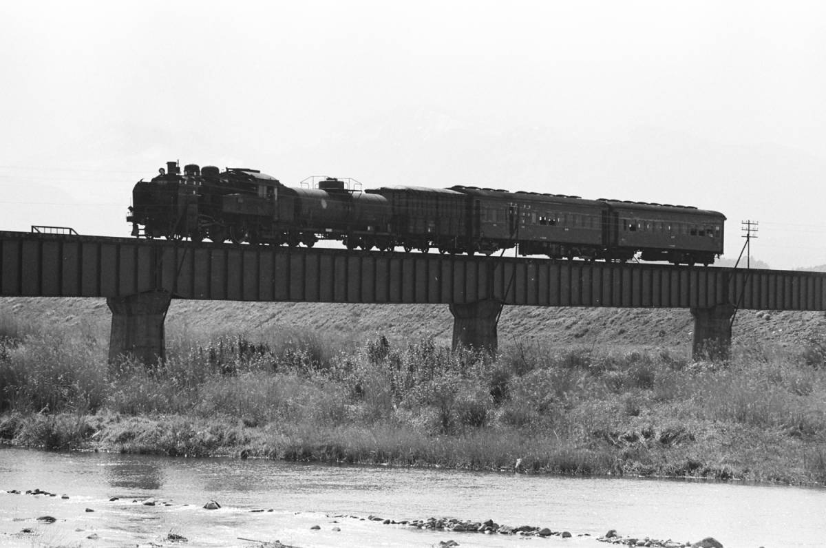 飾って楽しむ鉄道写真（去りゆく蒸気機関車：倉吉線 ） NO.63810312_画像1