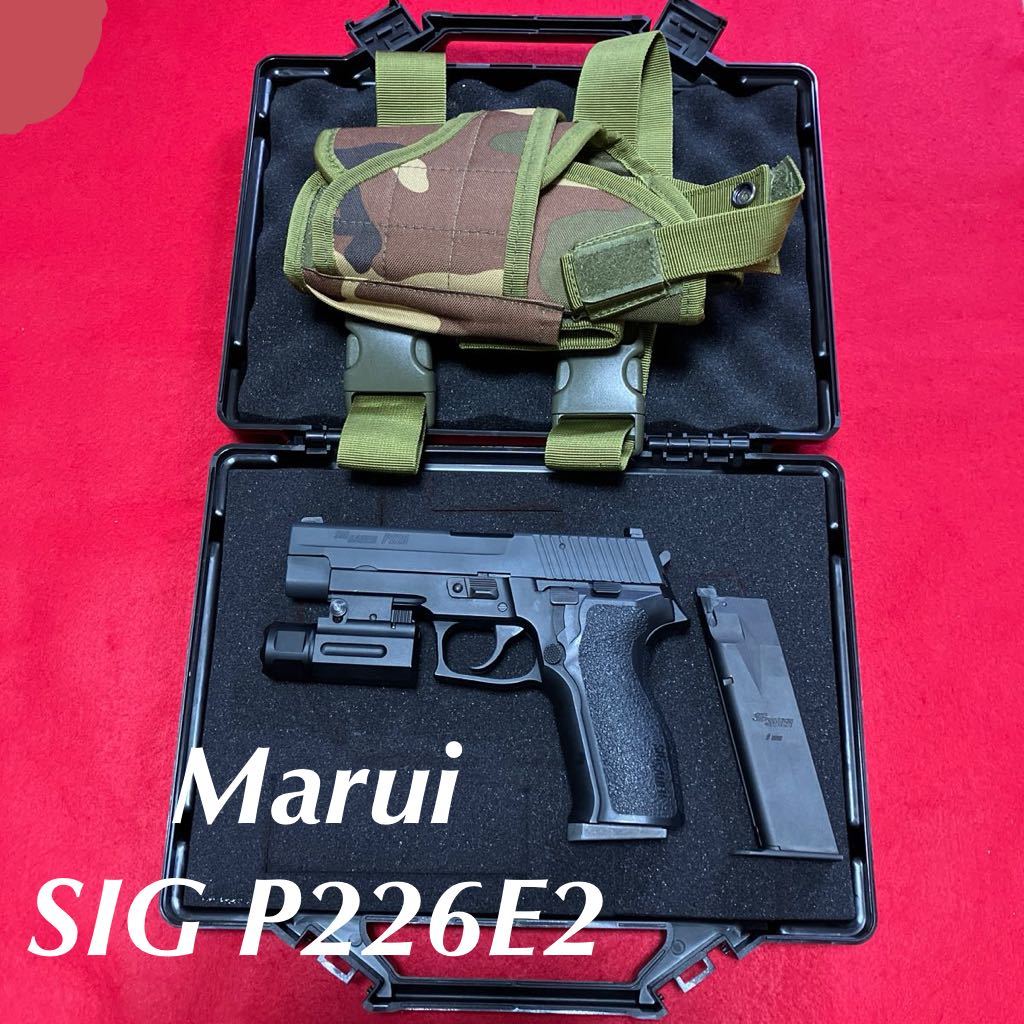 マルイ製/SIG SAUER P226E2 予備マガジン、レッグホルスター、LEDウエポンライト ガスブローバックハンドガン