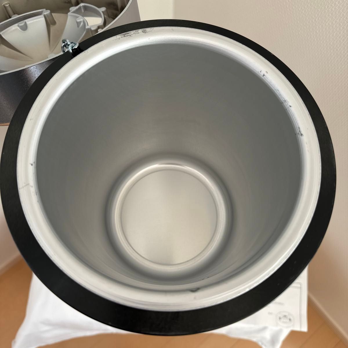 新品未使用 JT 日本たばこ産業株式会社 小型スタンド灰皿 屋外 新品未使用 JT 日本たばこ産業株式会社 小型スタンド灰皿 屋外