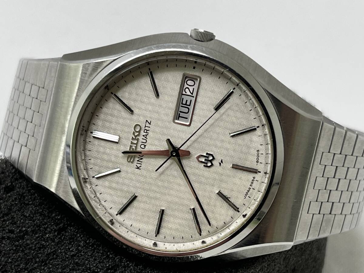 【M330】未使用品 SEIKO KING QUARTZ 5856-8001 変わり文字盤 3針 デイデイト SSケース メンズ 腕時計 稼働品_画像3