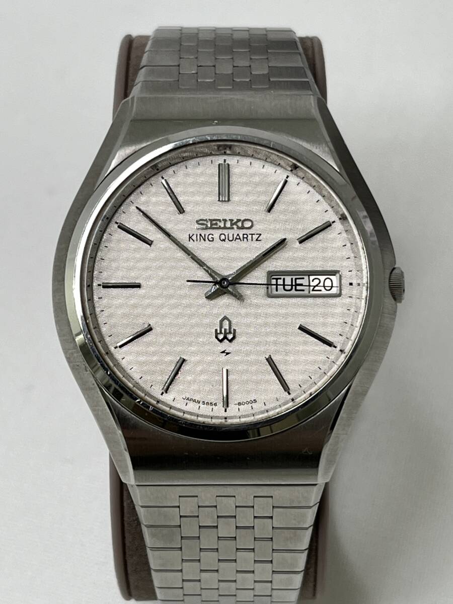 【M330】未使用品 SEIKO KING QUARTZ 5856-8001 変わり文字盤 3針 デイデイト SSケース メンズ 腕時計 稼働品_画像1