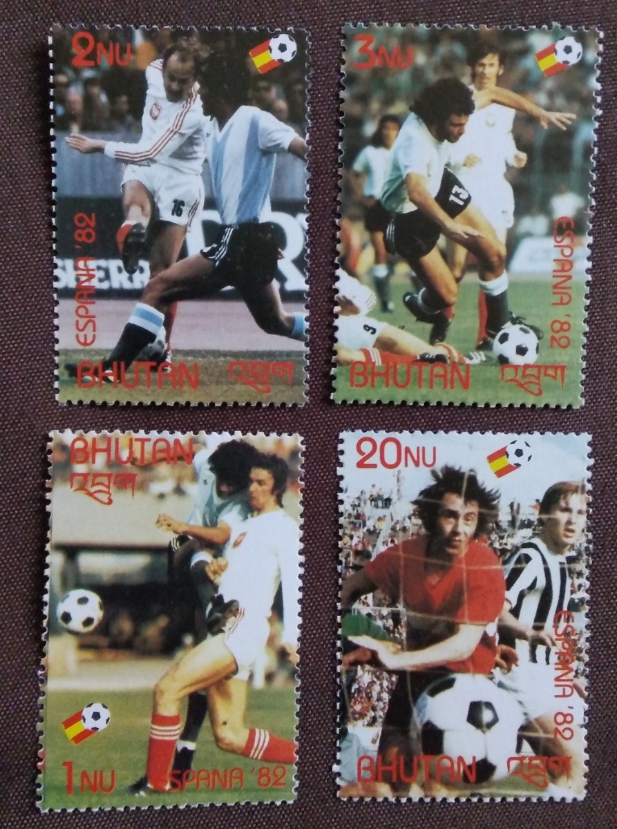 ブータン　1982 サッカー ワールドカップ　スペイン　マドリッド　4種　スポーツ　サッカー　メッシ ？ 未使用糊あり_画像1